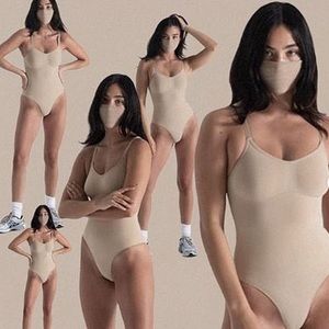 Skims - Seamless Face Mask in Clay